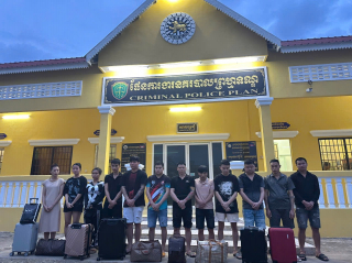 Sang tận Campuchia bắt ổ nhóm lừa đảo công nghệ cao ngay tại sào huyệt gây án