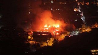 Lửa cháy ngùn ngụt tại làng nghề gỗ ở Hà Nội