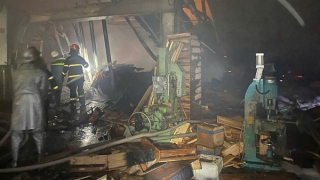 10 nhà xưởng ở làng nghề gỗ Liên Hà bị “bà hỏa” thiêu rụi