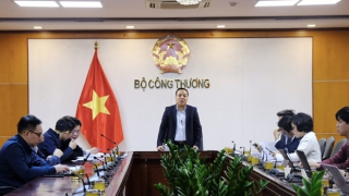 Ưu tiên đưa vào quy hoạch điện mặt trời mặt hồ và mở tối đa điện rác