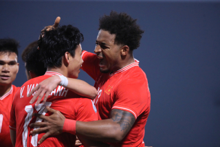 Xuân Son lập cú đúp, tuyển Việt Nam đánh bại đoàn voi chiến