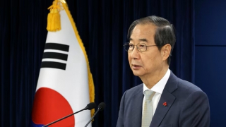 Thêm quyền Tổng thống bị luận tội, chính trường Hàn Quốc chìm trong “drama”