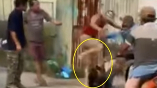 Triệu tập nhóm đối tượng đánh dã man 2 người đàn ông trên đường phố