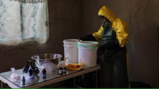 Sinh viên ngành hóa học Mexico trước lời mời của “quỷ dữ”