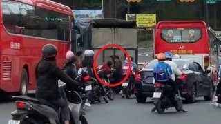 Công an TP Đà Lạt triệu tập 2 người đàn ông đánh tài xế xe khách