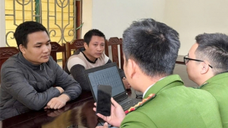 Bốn đối tượng mua đi bán lại hàng nghìn tài khoản ngân hàng