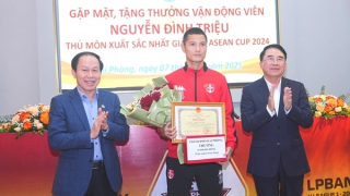 Hải Phòng thưởng thủ môn Nguyễn Đình Triệu 550 triệu đồng