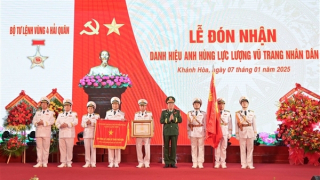 Bộ Tư lệnh Vùng 4 Hải quân đón nhận danh hiệu Anh hùng lực lượng vũ trang Nhân dân