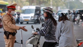 Hà Nội: Gần 400 tài xế bị trừ điểm GPLX vì vượt đèn đỏ, đi vào đường cấm