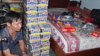 Bắt đối tượng tàng trữ hơn 200kg pháo bán kiếm lời dịp Tết