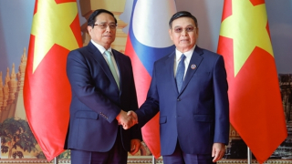 Thủ tướng Phạm Minh Chính hội kiến Chủ tịch Quốc hội Lào