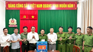 Giám đốc Công an tỉnh Đắk Nông chúc Tết các gia đình chính sách và Công an xã biên giới