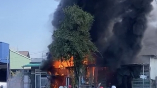 Ngăn đám cháy lan sang hàng chục hộ kinh doanh trên tuyến tránh quốc lộ 1