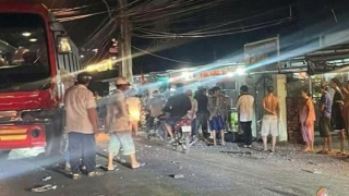 Phi xe máy tốc độ “xé gió”, đâm vào xe chở công nhân tử vong