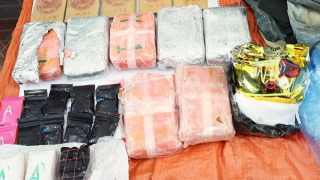 Lật tẩy vỏ bọc xa hoa của gã trai 30