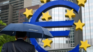 Khi đồng Euro “ngã ngựa”…