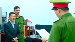 Quá khứ bất hảo và bí mật lễ cúng "rửa tay gác kiếm" của Bình "con"