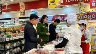 Hà Nội tăng cường kiểm tra an toàn thực phẩm dịp Tết và lễ hội