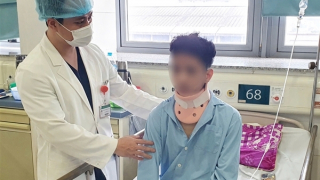 Lần đầu tiên phẫu thuật thành công cho thanh niên gẫy cột sống cổ phức tạp