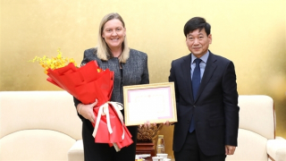 Trao Kỷ niệm chương Trưởng Sỹ quan liên lạc Cảnh sát Australia