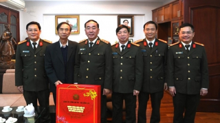 Thứ trưởng Trần Quốc Tỏ thăm, chúc Tết các đồng chí nguyên lãnh đạo Bộ Công an