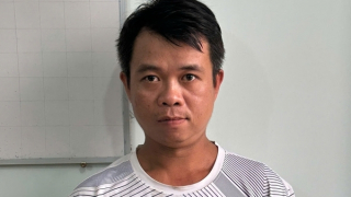 Giả khách khống chế nữ chủ quán cà phê để cướp