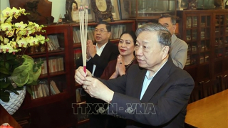 Tổng Bí thư Tô Lâm thắp hương tưởng niệm các đồng chí nguyên lãnh đạo Đảng, Nhà nước