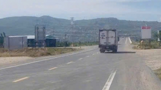 Xe đầu kéo cán tử vong nhân viên quán dừng nghỉ ven đường dẫn cao tốc