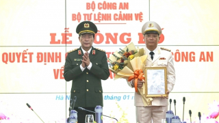 Trao quyết định bổ nhiệm Tư lệnh Bộ Tư lệnh Cảnh vệ