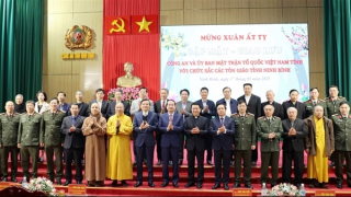 Gặp mặt - Giao lưu với chức sắc các tôn giáo tỉnh Ninh Bình mừng Xuân Ất Tỵ 2025