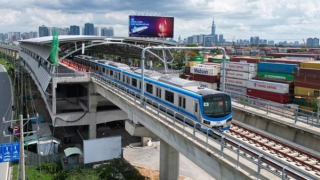 Những chuyến tàu đưa đất nước vào xuân