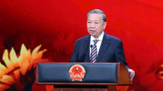 “Sống trong lòng dân” để hết lòng "Vì nước quên thân, vì dân phục vụ"