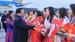 Thủ tướng Phạm Minh Chính và Phu nhân tới Praha, bắt đầu thăm chính thức Cộng hoà Czech