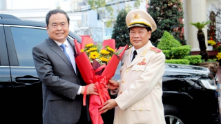 Chủ tịch Quốc hội thăm, động viên, chúc Tết CBCS Công an TP Cần Thơ