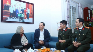 Deputy Minister Le Van Tuyen visits families of late leaders of MPS