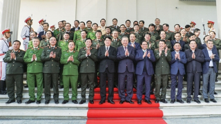 Giữ vững môi trường an ninh, an toàn để phát triển đất nước