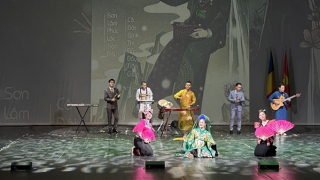 Nghệ sĩ CAND mang “Xuân quê hương” đến với kiều bào Đức, Rumani