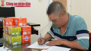 Bắt quả tang cơ sở kinh doanh pháo hoa không phép