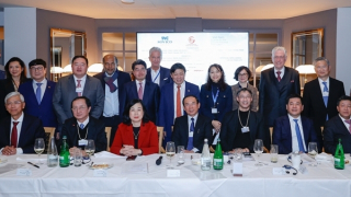 Hình thành được trung tâm tài chính quốc tế trong khoảng 10 năm và phấn đấu hình thành trong 5 năm