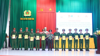 Tư vấn hướng nghiệp cho gần 200 chiến sĩ nghĩa vụ Công an tỉnh Khánh Hòa xuất ngũ