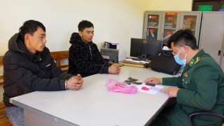 Mua 500kg pháo bán kiếm lời, kèm 2.800 viên ma tuý để dùng