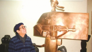 Những khối tình tượng đá