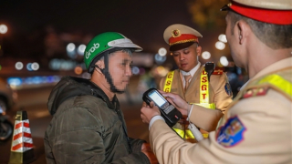 Gia tăng tài xế xe máy dính cồn vì… “chén hạt mít” tất niên