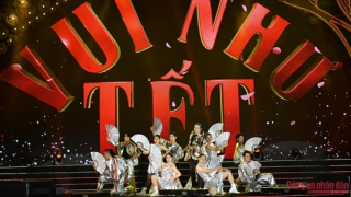 Dàn nghệ sĩ bùng nổ trên sân khấu Rực rỡ Thăng Long 2025