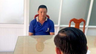 Cạnh tranh làm ăn, ném mắm tôm vào cửa hàng đối thủ sáng mùng 1 Tết