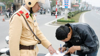 Mùng 2 Tết: Hơn 1.400 trường hợp vi phạm nồng độ cồn bị xử phạt