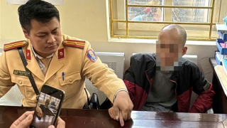 Dắt ma túy trong người đi chơi Tết thì bị CSGT bắt