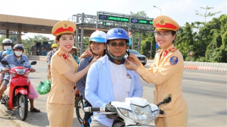 Ấm lòng người dân khi trở lại làm việc sau Tết