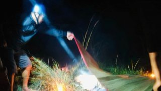 Trục vớt xe ô tô 7 chỗ rơi xuống kênh, phát hiện cụ ông 72 tuổi tử vong