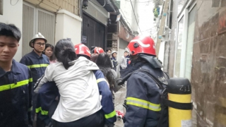 Giải cứu 7 người mắc kẹt trong vụ cháy xảy ra tại quận Cầu Giấy, Hà Nội